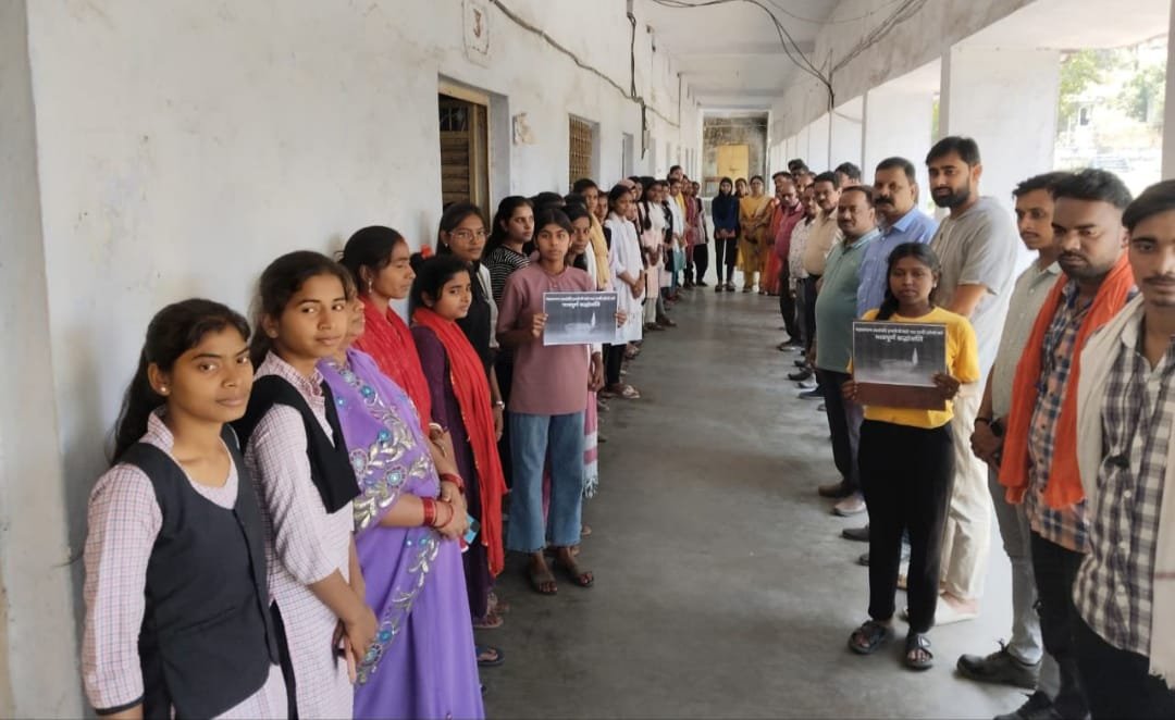 जम्मू-कश्मीर के पहलगाम में पर्यटकों की मौत पर शोक
