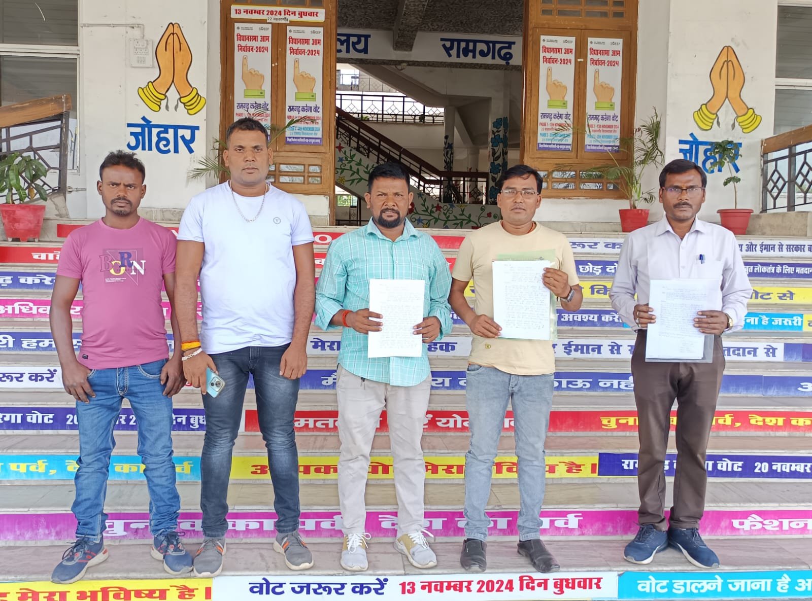 सरकारी योजनाओं एवं जन्म, मृत्यु प्रमाण पत्र के सत्यापन में पैसा लेकर कार्य करता है पंचायत सेवक ढलन साव