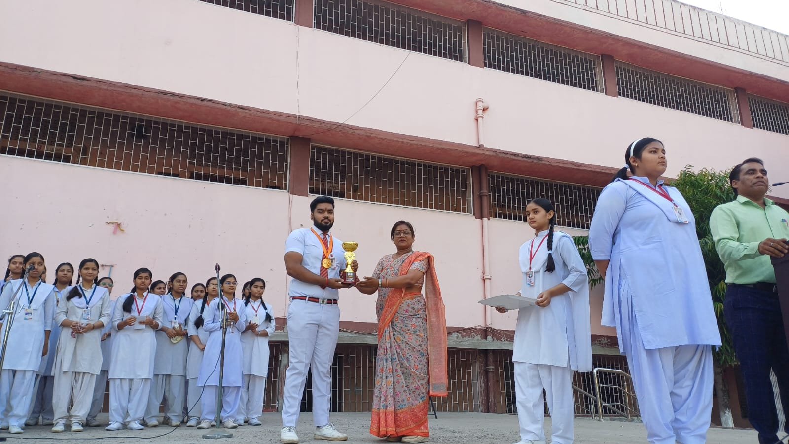 श्री गुरु नानक पब्लिक स्कूल में अंग्रेजी दिवस मनाया गया