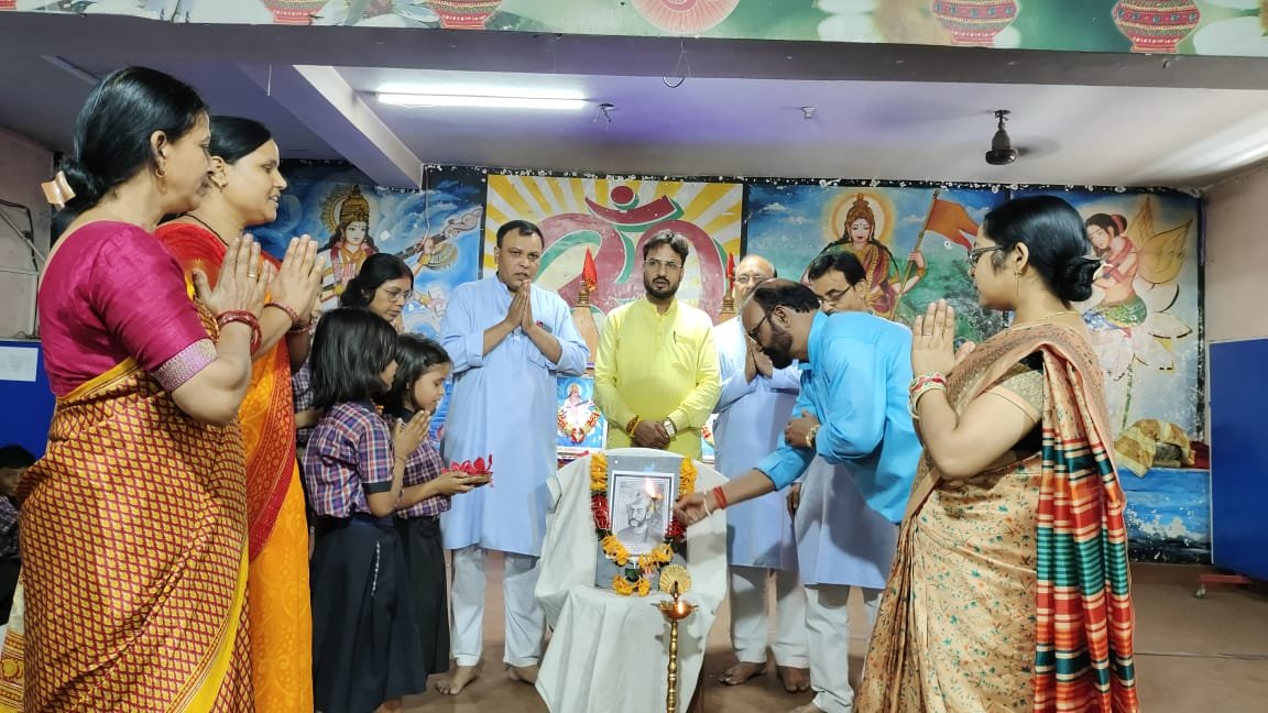 रामप्रसाद चंद्रभान सरस्वती शिशु विद्या मंदिर में वीर कुंवर सिंह की वीरता दिवस पर विशेष आयोजन