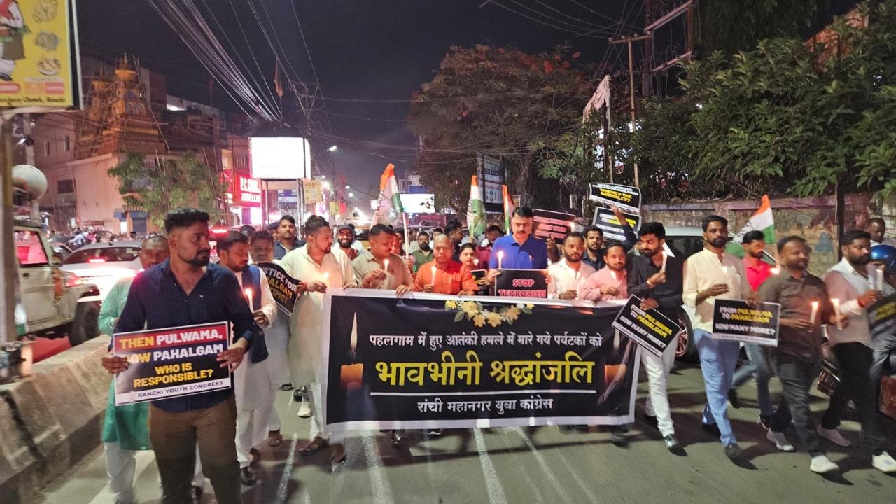 नगर युवा कांग्रेस ने पहलगाम में हुए आतंकी हमले में मारे गए लोगों को श्रद्धांजलि अर्पित की
