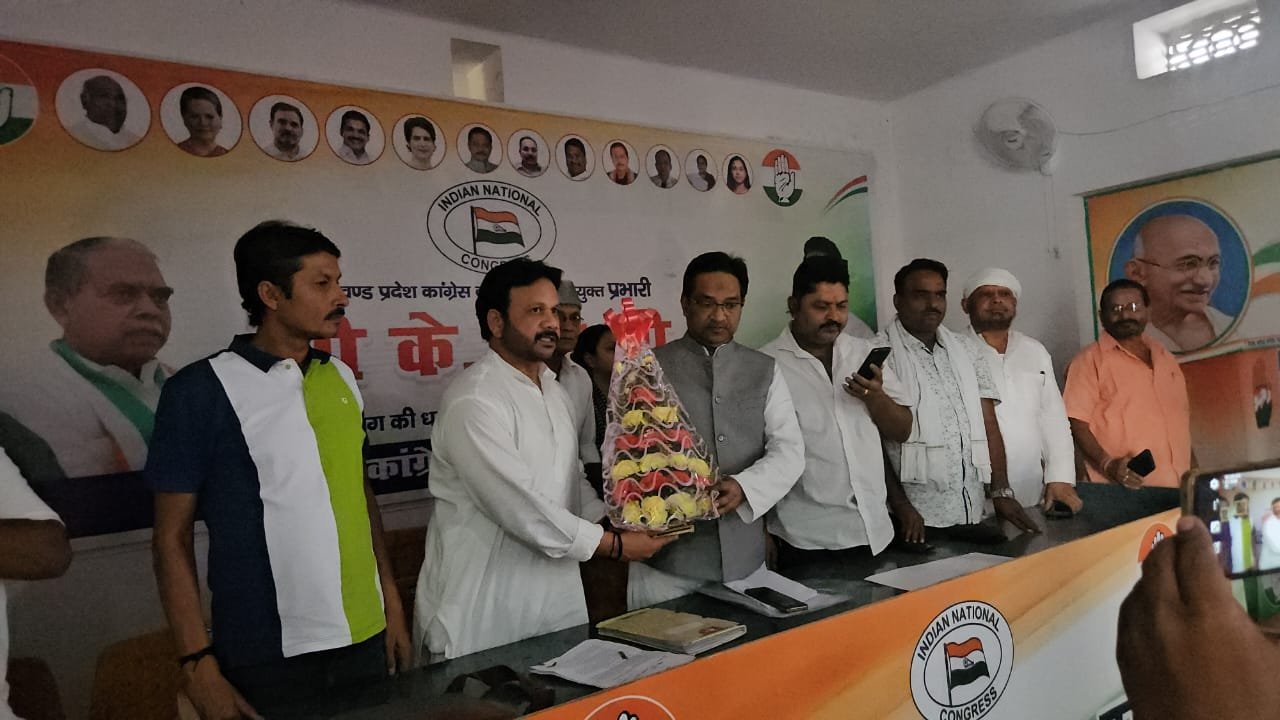 कांग्रेस कार्यालय में कार्यकारी प्रदेश अध्यक्ष शहजादा अनवर ने प्रेस वार्ता किया
