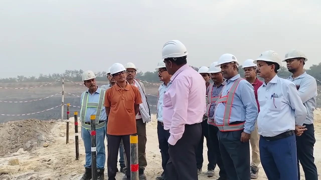 बरका सयाल उरीमारी बिरसा एवं सयाल आरए माइनिंग प्रोजेक्ट का सीएमडी ने निरीक्षण किया