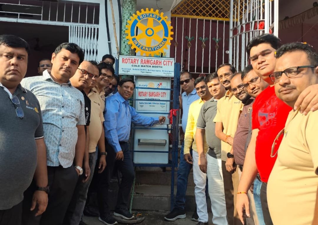 रोटरी रामगढ़ सिटी ने वाटर कूलर दान दिया