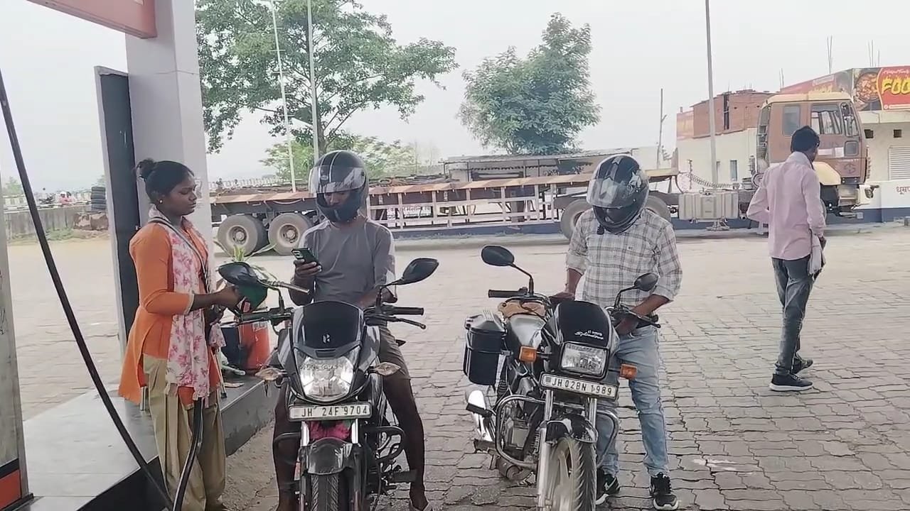 ट्राफिक नियम व सड़क दुघर्टना नियंत्रण को लेकर नो हेलमेट नो फ्यूल