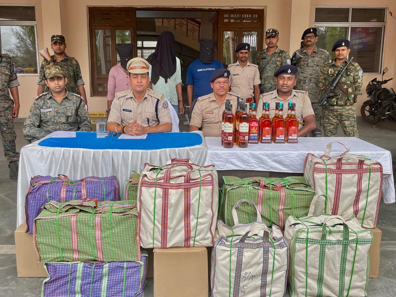 रामगढ़ पुलिस ने अवैध शराब तस्करी का किया खुलासा