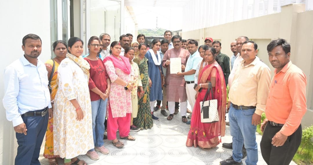 प्रशिक्षित विशेष शिक्षक संघ का प्रतिनिधि मंडल मंत्री योगेंद्र प्रसाद से मिला