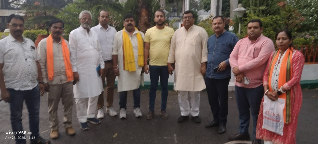मांडू सांसद प्रतिनिधियों संग लोकसभा क्षेत्र के सांसद प्रतिनिधि ने किया अहम बैठक