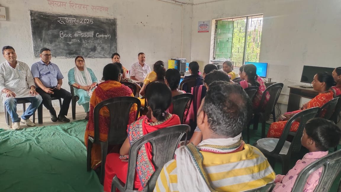 बुध बाजार दोतल्ला के राजकीय कन्या मध्य विद्यालय जागरूकता अभियान का आयोजन