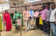 सांसद मनीष जायसवाल के सौजन्य से जरूरतमंद परिवारों के बीच लहंगा वितरण किया