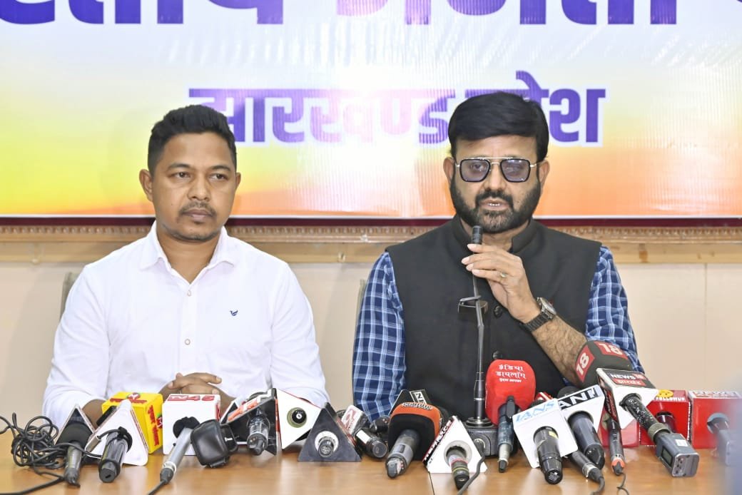मुख्यमंत्री की विदेश यात्रा - सफल पर्यटन यात्रा,असफल निवेश यात्रा: प्रतुल शाहदेव