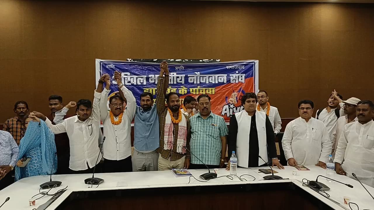 प्रधानमंत्री के कंधे पर हाथ रखकर चल रहा है कॉरपोरेट घराना:रनेंद्र