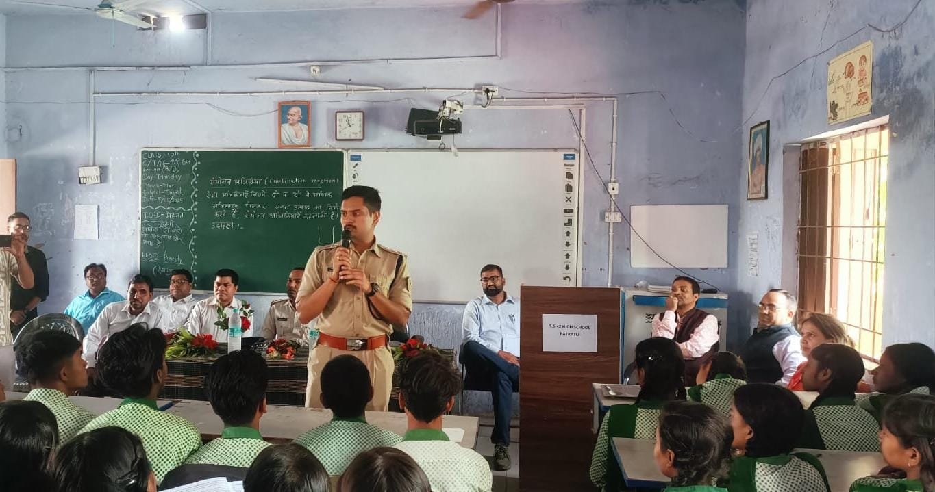 पतरातू में पुलिस की ओर से चलाया गया नशा मुक्ति जागरूकता अभियान