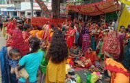 सुहागिनो ने बट वृक्ष की पूजा कर पति की दीर्घायु होने की कामना किया