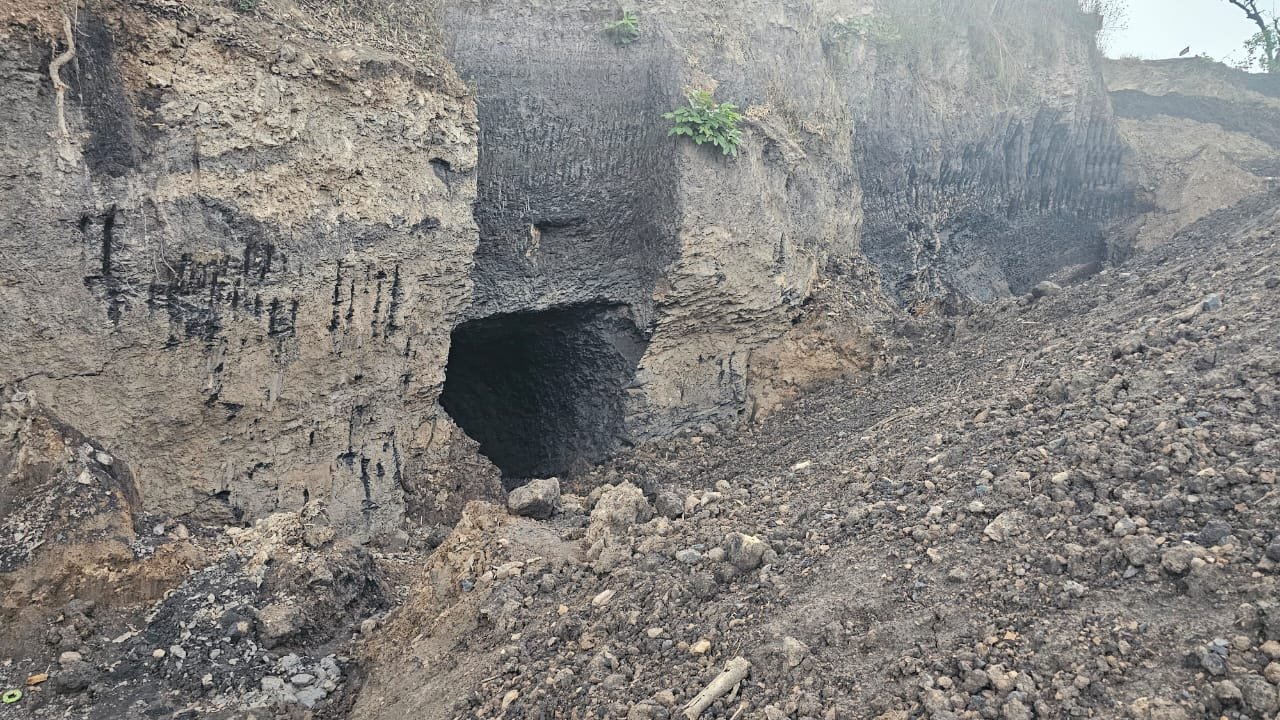 हजारीबाग और रामगढ़ जिला में बड़े पैमाने पर चल रहा कोयले का अवैध खनन और कारोबार