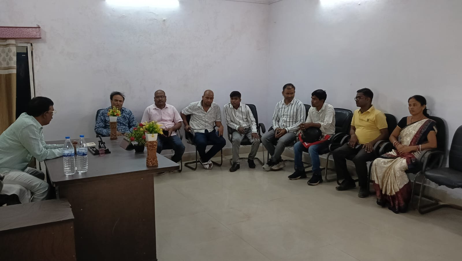 पतरातू प्रखंड सह अंचल कार्यालय औचक निरीक्षण में पहुंचे विधायक