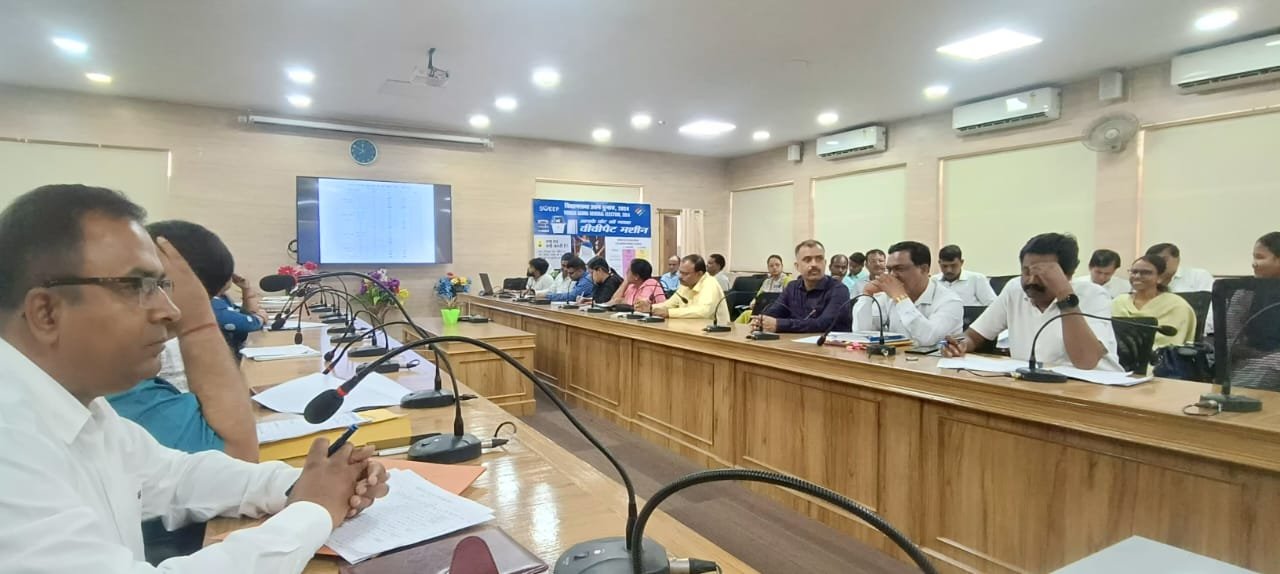 कृषि एवं अन्य संबद्ध विभागों द्वारा किए जा रहे हैं कार्यों को लेकर उप विकास आयुक्त की अध्यक्षता में हुआ बैठक का आयोजन