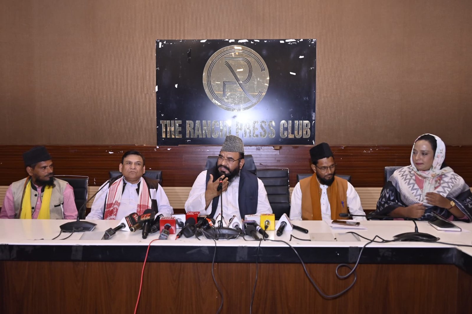 कांग्रेस ने मुसलमानों को धोखा दिया, अब देश का हर मुस्लिम मोदी जी के साथ:मौलाना सजिद रशीदी