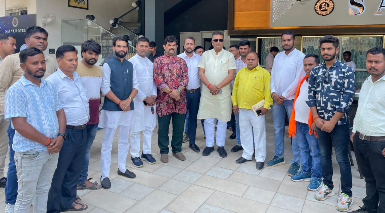 सांसद मनीष जायसवाल पहुंचे रामगढ़,ऑपरेशन सिंदूर से उत्साहित लोगों ने किया उनका अभिनंदन