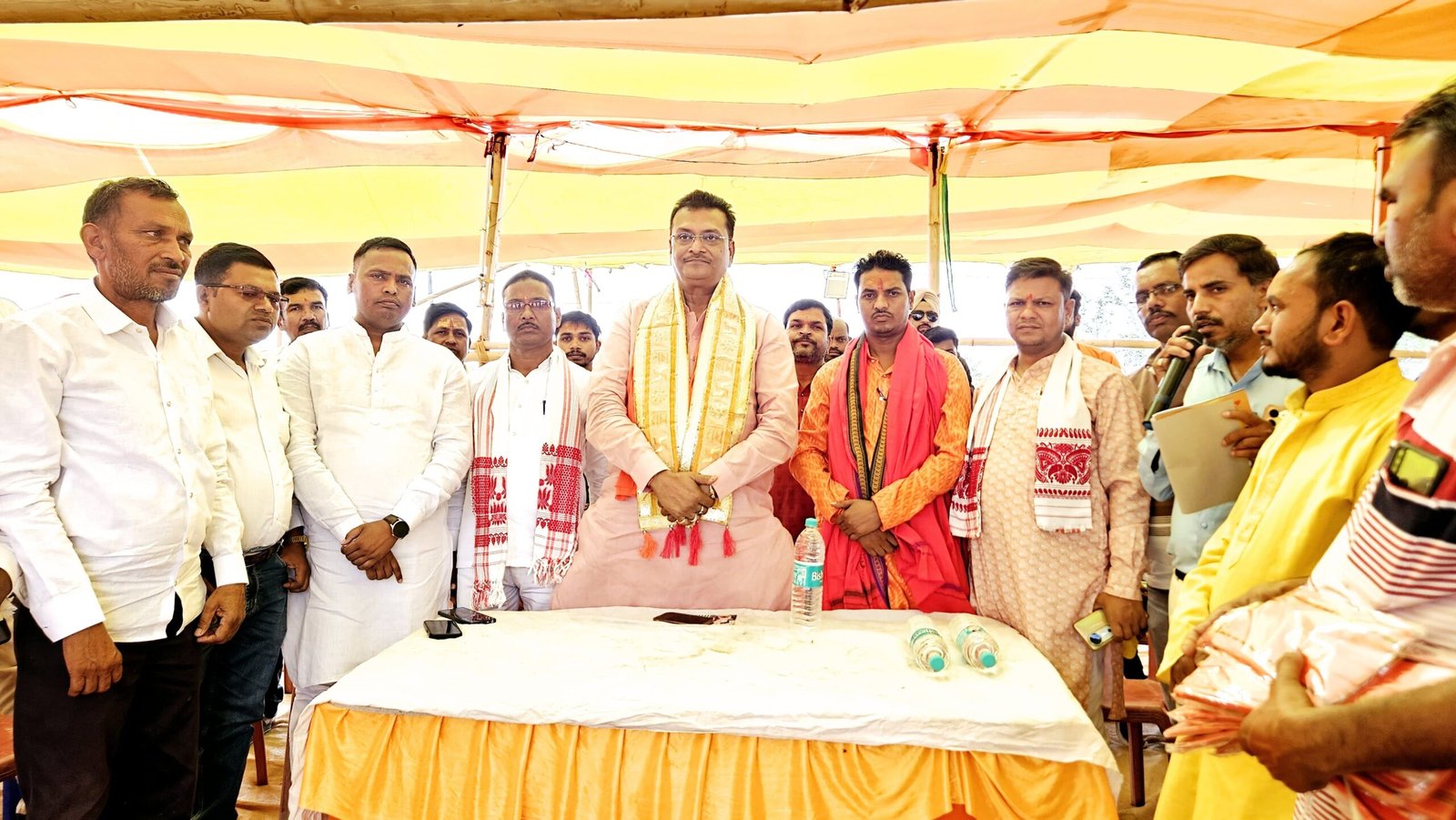 38 डिग्री टेंपरेचर में चिलचिलाती धूप के बीच सांसद मनीष जायसवाल ने किया बरही विधानसभा क्षेत्र का तूफानी दौरा