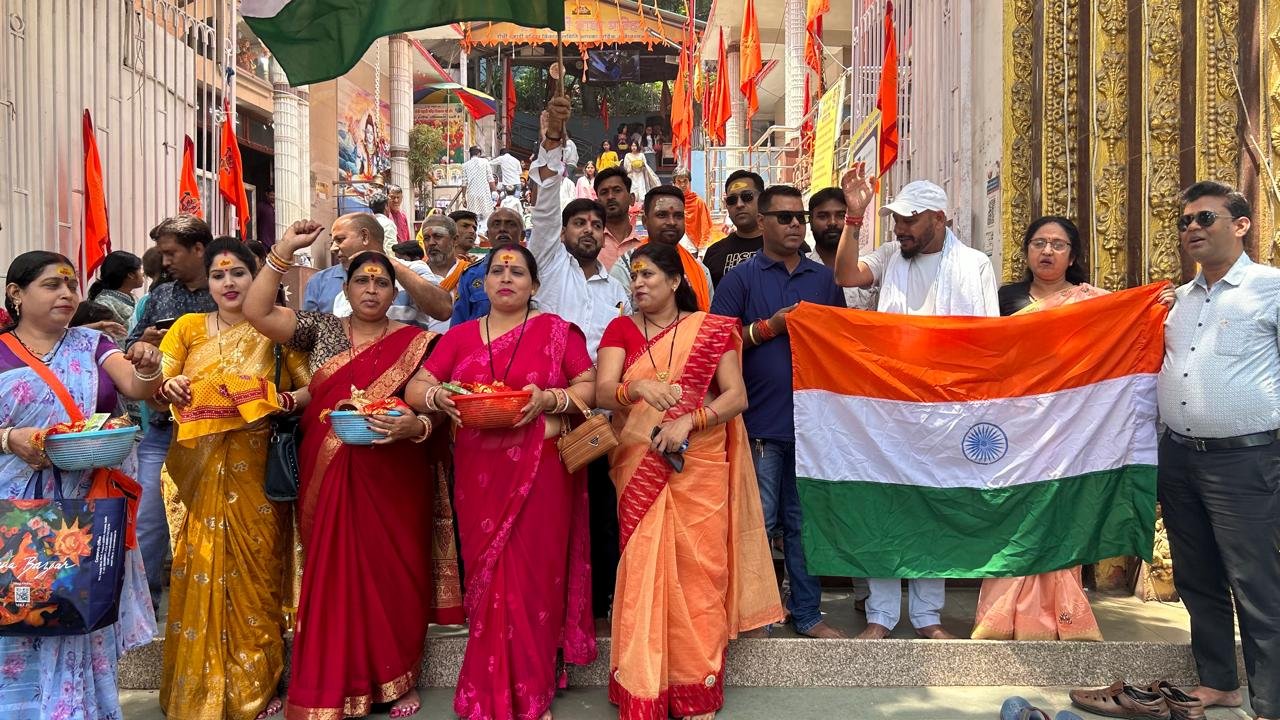 भारत के तीनों सेनाओ एवं भारतीय नागरिकों की रक्षा हेतु पहाड़ी मंदिर में बाबा महाकाल का पूजा एवं अभिषेक किया गया