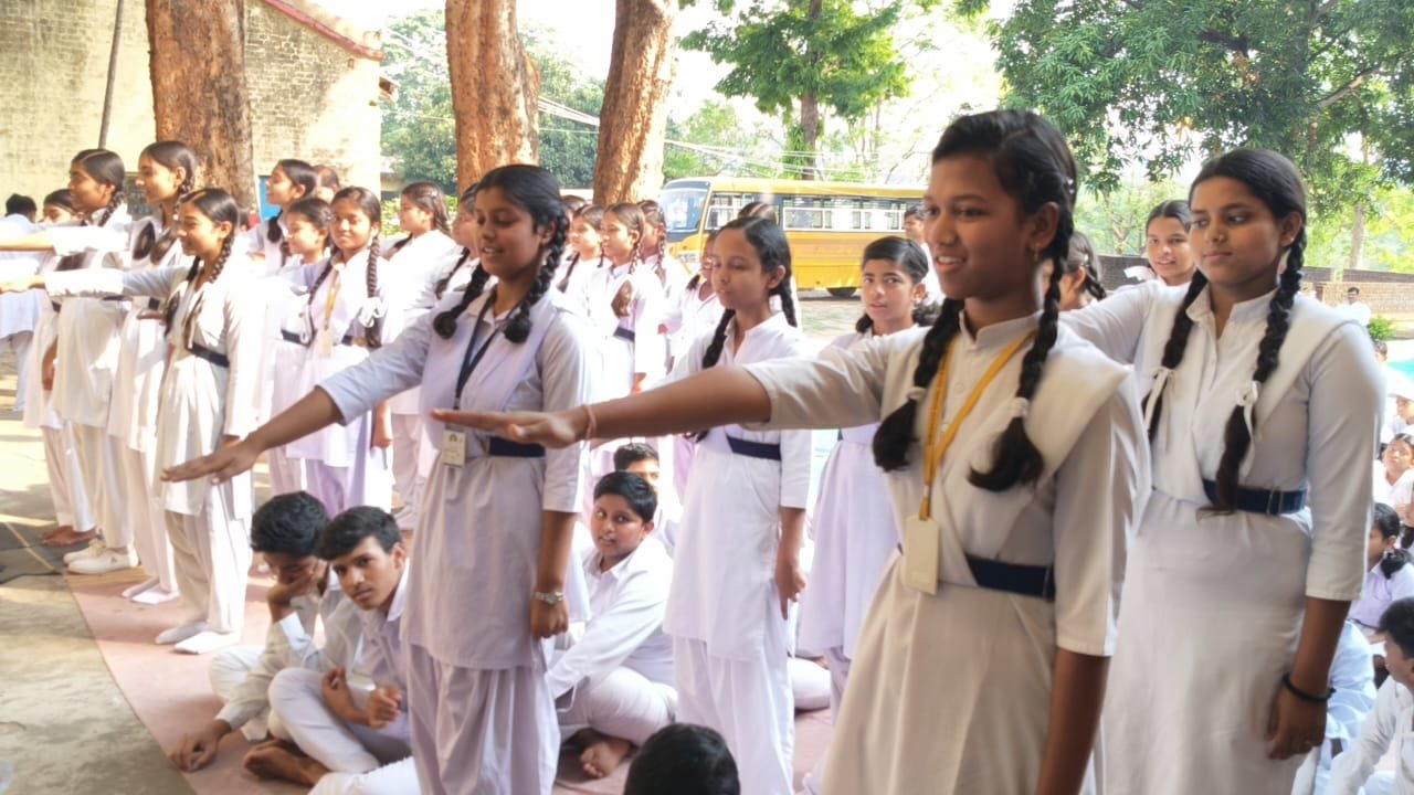 एसएसभीएम पतरातू थर्मल में बाल संसद का गठन, निर्वाचित सदस्यों ने वंदना सभा में किया शपथ ग्रहण
