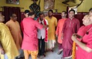 मंदिर के पुजारियों ने किया शहर के लेखक डॉ सिंह का स्वागत