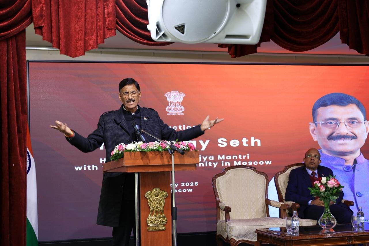 मास्को में केंद्रीय रक्षा राज्मंत्री संजय सेठ ने भारतीय प्रवासियों के साथ संवाद किया