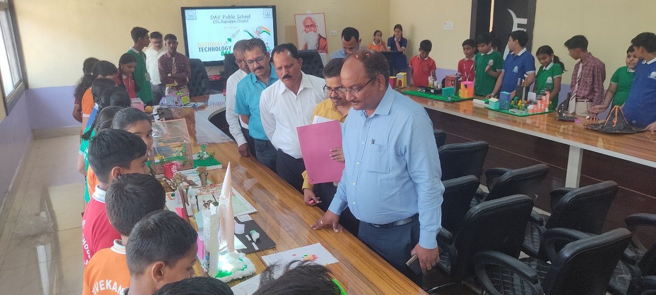 डीएवी पब्लिक स्कूल रजरप्पा में राष्ट्रीय प्रौद्योगिकी दिवस के मौके पर कार्यक्रम का आयोजन