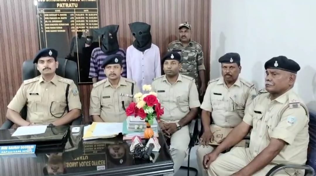 पतरातू अनुमंडल पुलिस कार्यालय में प्रेस कॉन्फ्रेंस का आयोजन