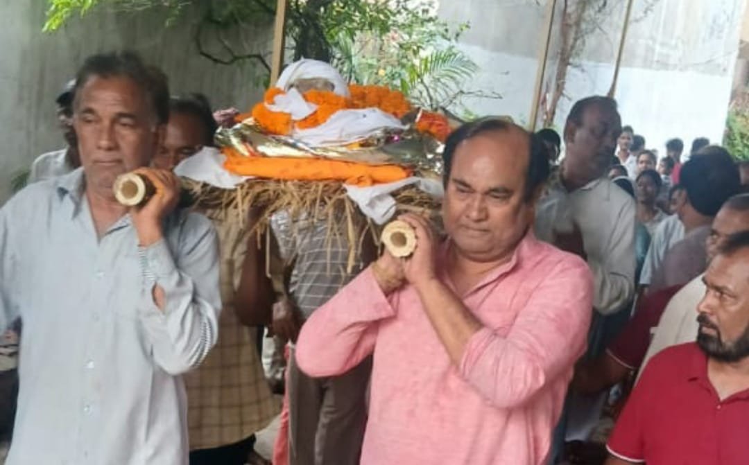 स्व घनश्याम गोप जी अंतिम संस्कार मुक्तिधाम में संपन्न हुई