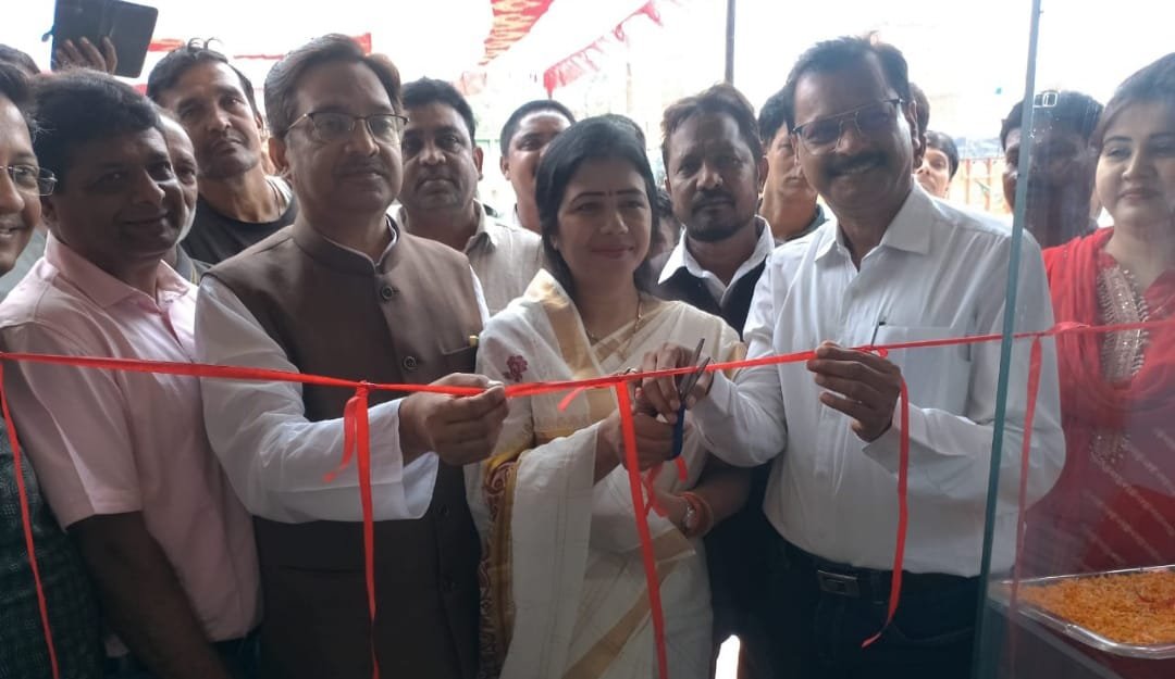 विधायक ममता देवी ने किया ‘ऑप्टिकल पैलेस’ का उद्घाटन