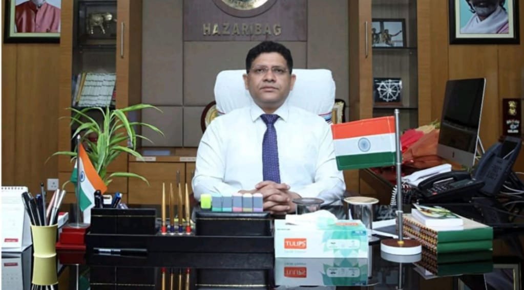 शशि प्रकाश सिंह ने संभाला हजारीबाग डीसी का पदभार,नैंसी सहाय ने सौंपी जिम्मेदारी
