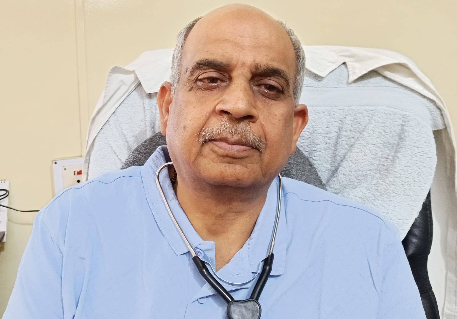 कोरोना के नए वेरिएंट की मारक क्षमता ज्यादा नहीं,सावधानी बरतें : डॉ के चंद्रा