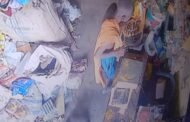 भुरकुंडा बाजार दुकान से चोरी करने वाले वृद्ध व्यक्ति को पकड़ा