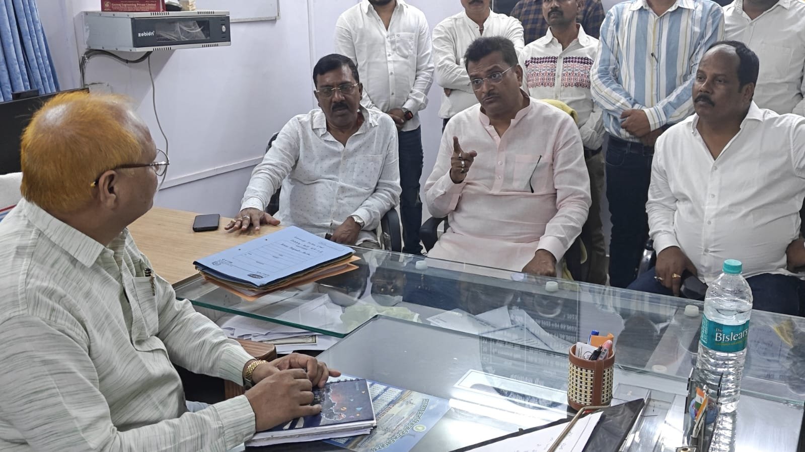 बिजली की गंभीर समस्या को लेकर सांसद मनीष जायसवाल
