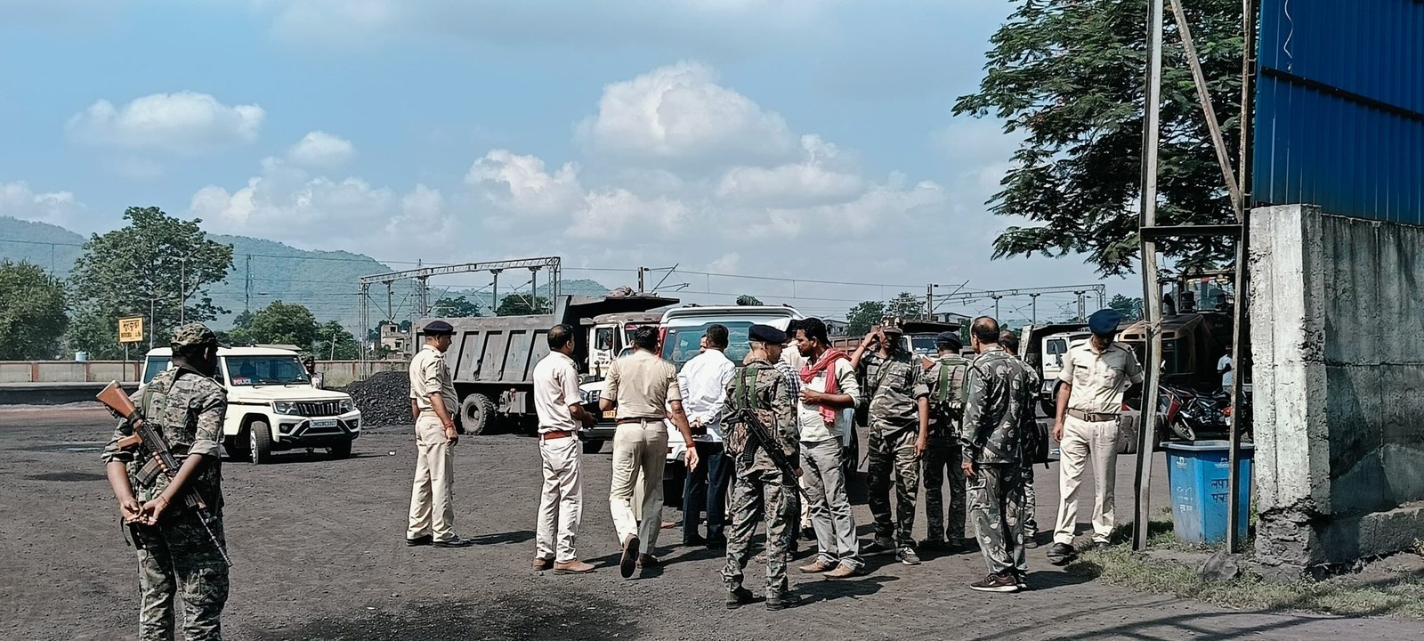 भुरकुंडा रेलवे साइडिंग में अपराधियों ने फायरिंग किया