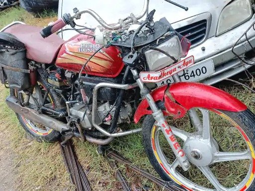 पलामू में हाइवा ने बाइक को मारी टक्कर,दो युवकों की मौत,एक गंभीर रूप से घायल