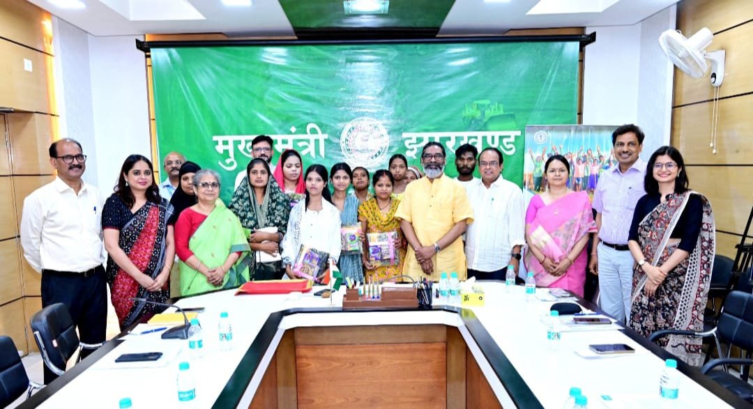मुख्यमंत्री ने विश्व सिकल सेल जागरूकता दिवस के अवसर पर यूनिसेफ द्वारा आयोजित कार्यक्रम में इस रोग से प्रभावित युवक-युवतियों से किया सीधा संवाद