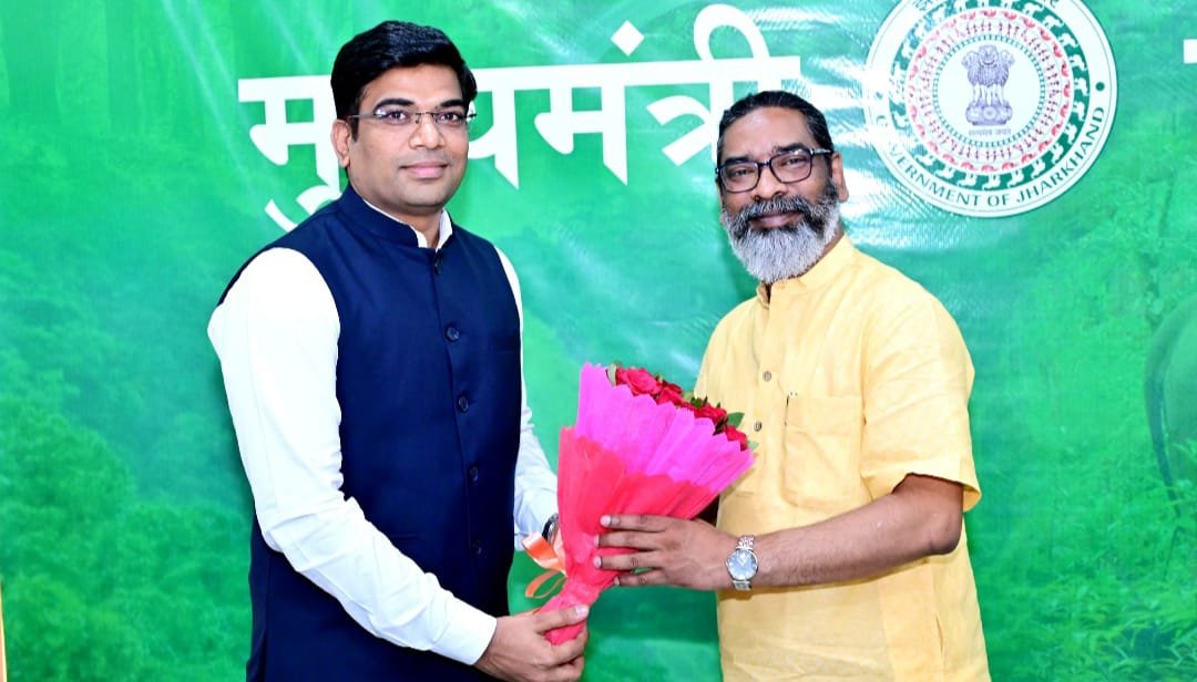 मुख्यमंत्री से मिले विभिन्न जिलों में नव पदस्थापित उप विकास आयुक्त