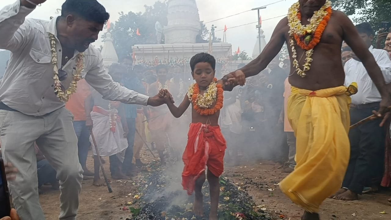 छऊ नृत्य, फूलखुंदी एवं झूलन के साथ मंडा पूजा संपन्न,उमड़ा जन सैलाब