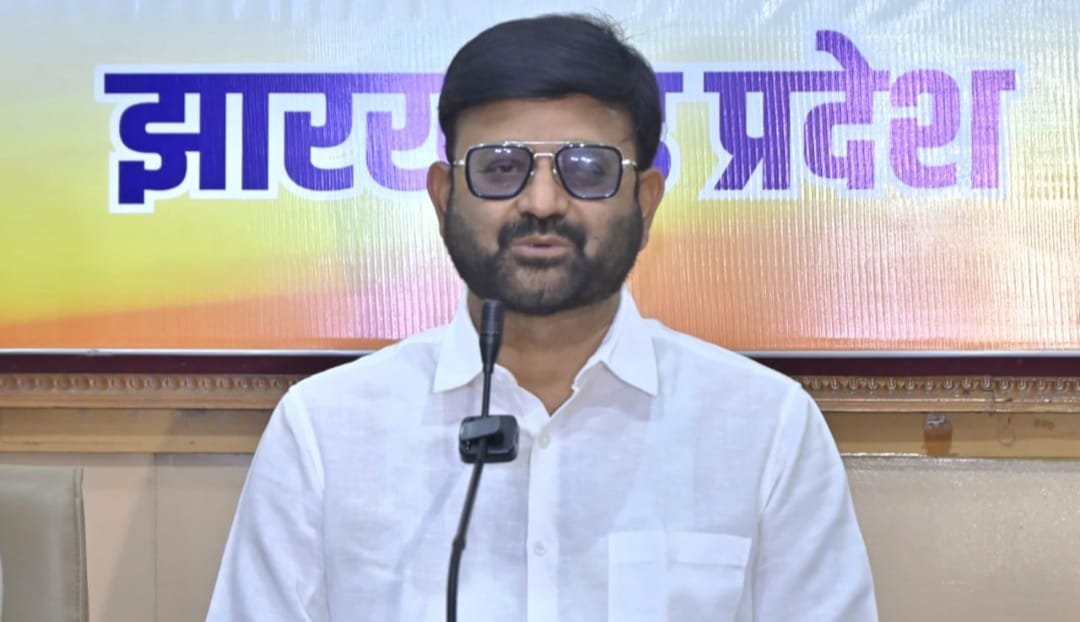 जिस व्यक्ति के बेटे की शहादत हुई हो उनके आरोपों को मजाकिया लहजे में उड़ाना बेहद शर्मनाक: प्रतुल शाहदेव