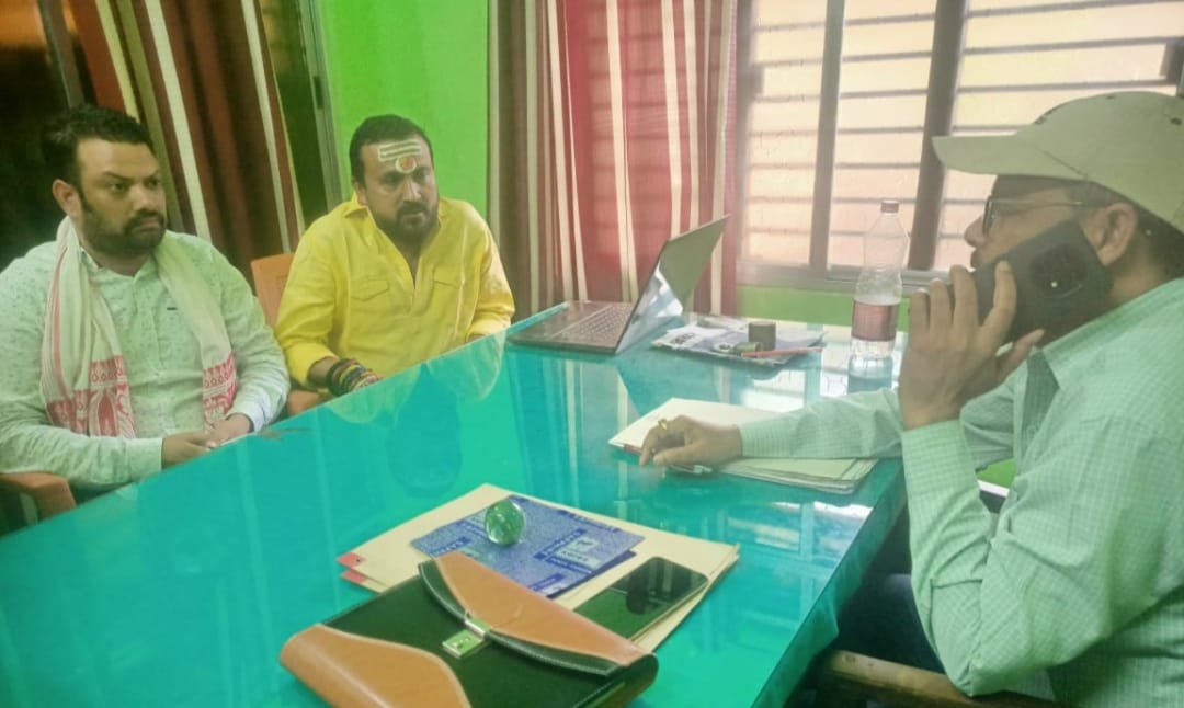 विद्युत विभाग के एसडीओ से मिलकर प्रतिनिधिमंडल ने सौंपा,छः सुत्री मांग-पत्र