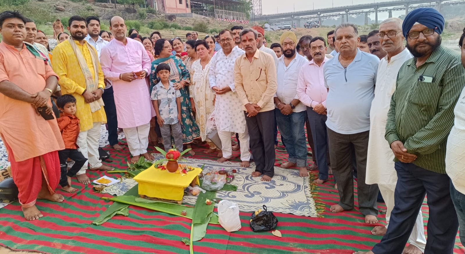 गंगा दशहरा के मौके पर दामोदर नदी के तट पर गंगा आरती का आयोजन