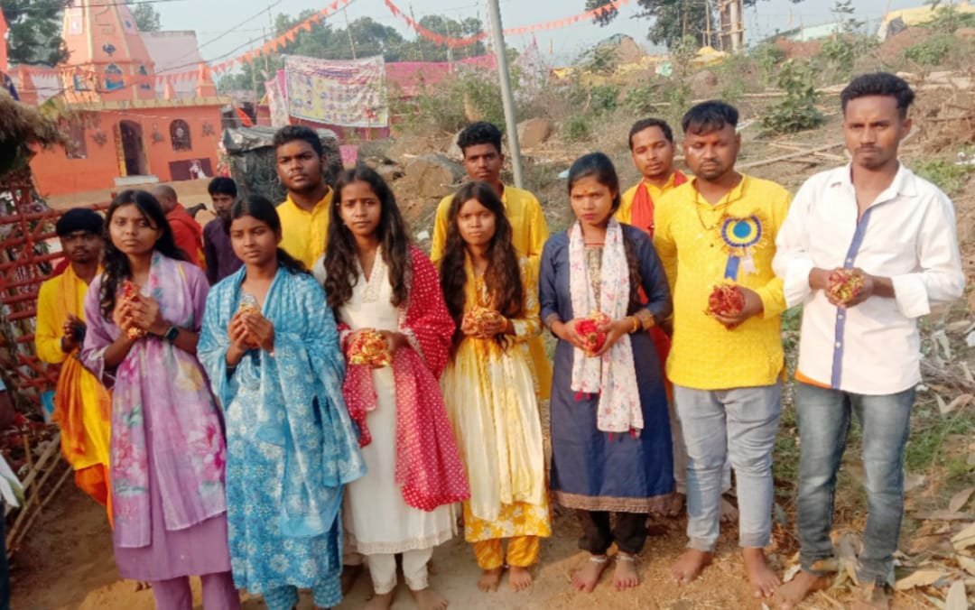 यज्ञ स्थल पर लगातार हो रहे मंत्रो उच्चारण से पूरा क्षेत्र हुआ भक्तिमय