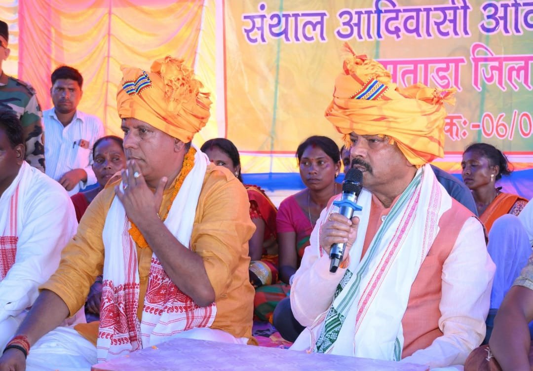 राज्यपाल का पद छोड़कर जनजाति समाज को जागरूक करने के लिए निकले हैं : रघुवर दास