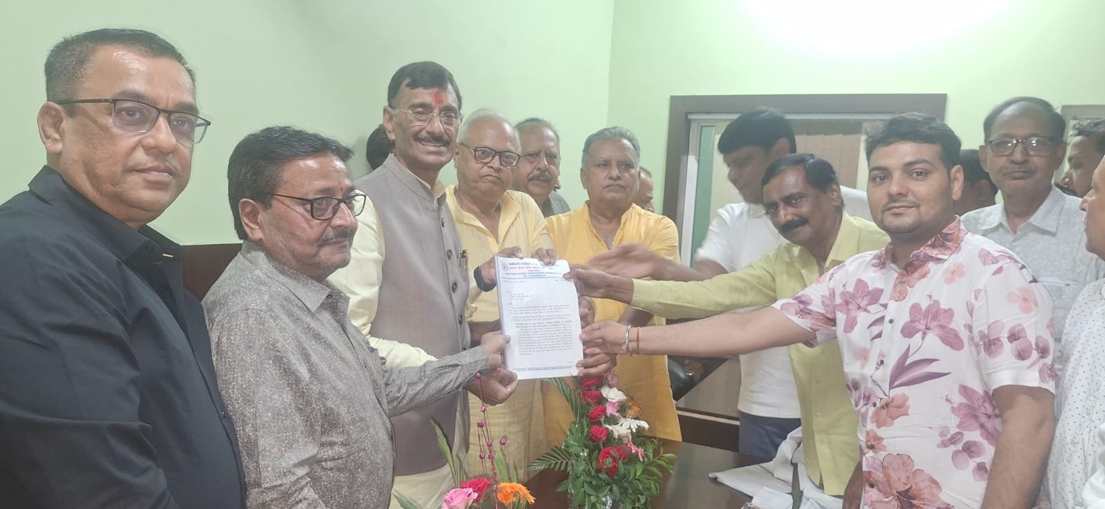 रामगढ़ के व्यावसायिक एवं जन समस्याओं को लेकर चैम्बर ने देश के रक्षा राज्यमंत्री को सौंपा ज्ञापन