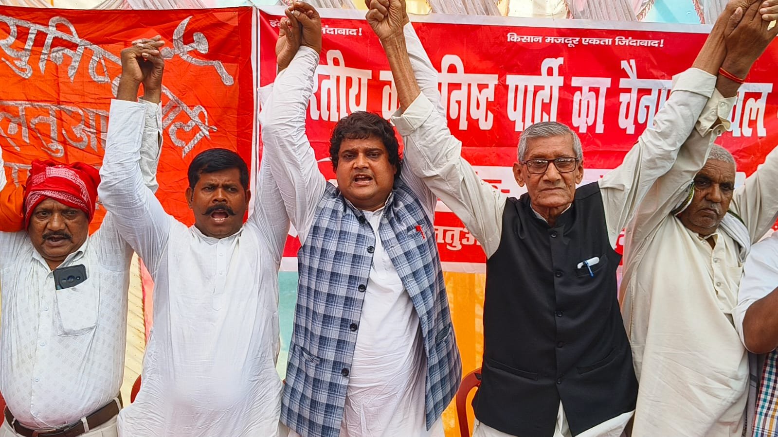 चैनपुर से सेमरा तक सड़क में गड्ढे ही गड्ढे विधायक,सांसद मुकदर्शक:रूचिर तिवारी