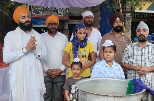 गुरु अर्जन देव जी महाराज के शहादत दिवस पर शीतल पेयजल का वितरण