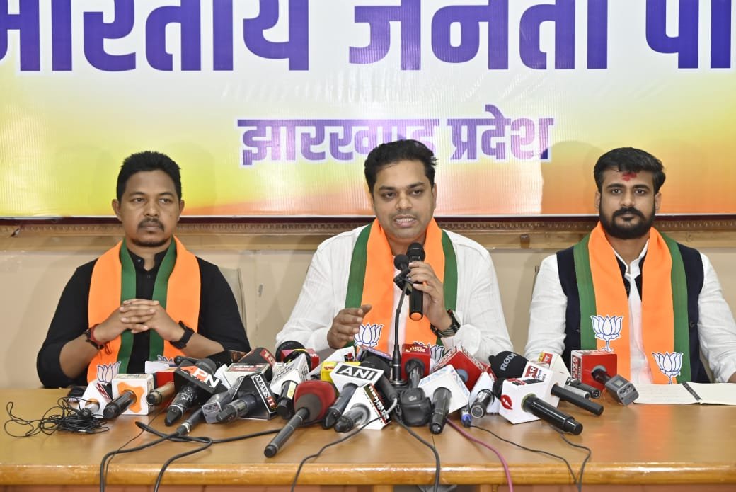 भाषा के नाम पर राज्य की जनता को लड़वा रही राज्य सरकार: अमित मंडल